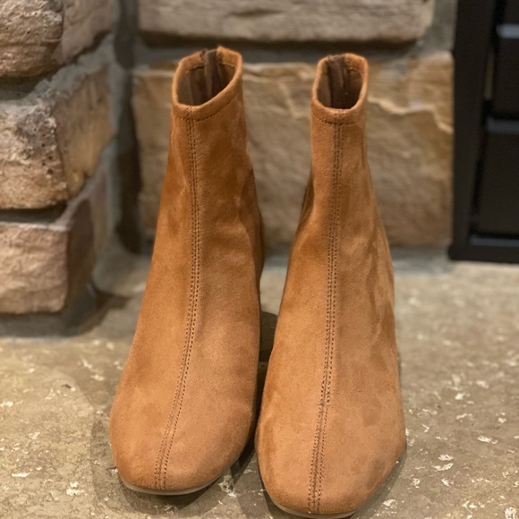 Great Tan Suede Ankle Boots Size 6.5 like new small block heel - Picture 7 of 7